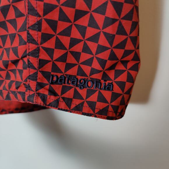 Patagonia Men's Sz 34 Wavefarer Board Shorts Red Black Geometric Swim Surf Beach - Picture 5 of 6